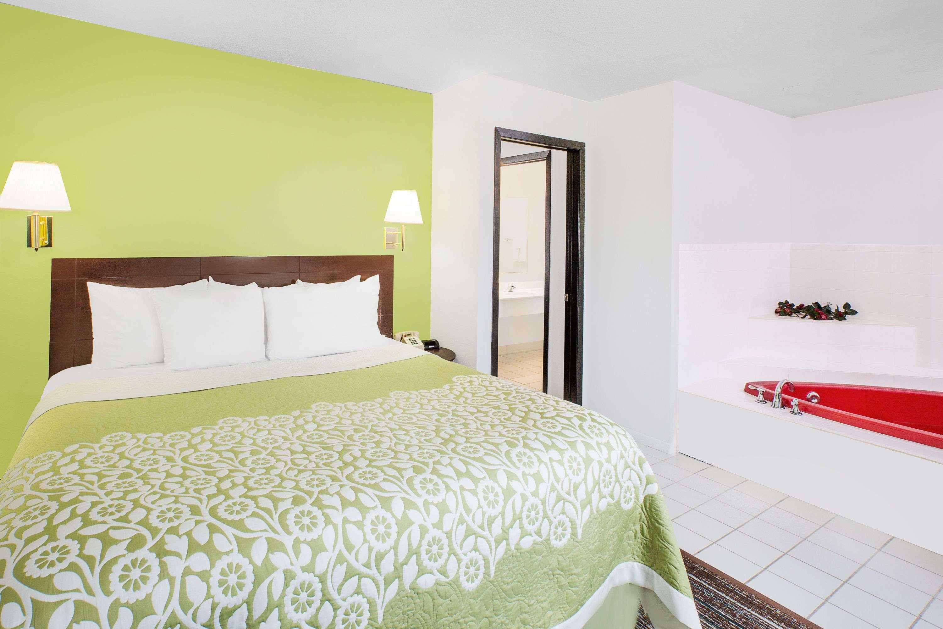 Days Inn By Wyndham York Buitenkant foto