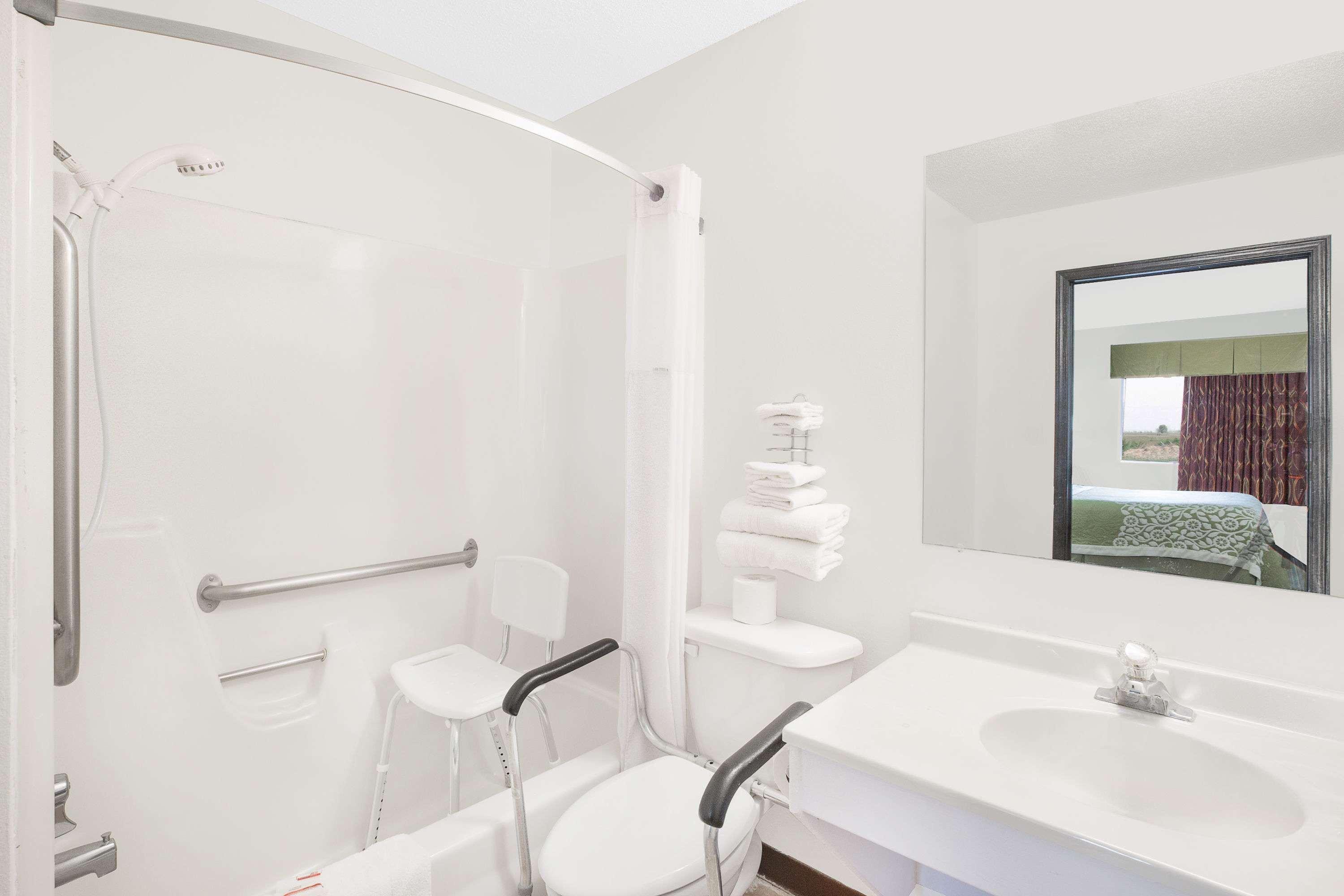 Days Inn By Wyndham York Buitenkant foto